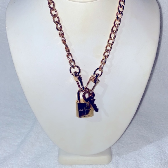 Louis Vuitton Lock and Key #323 Necklace - Picture 7 of 14